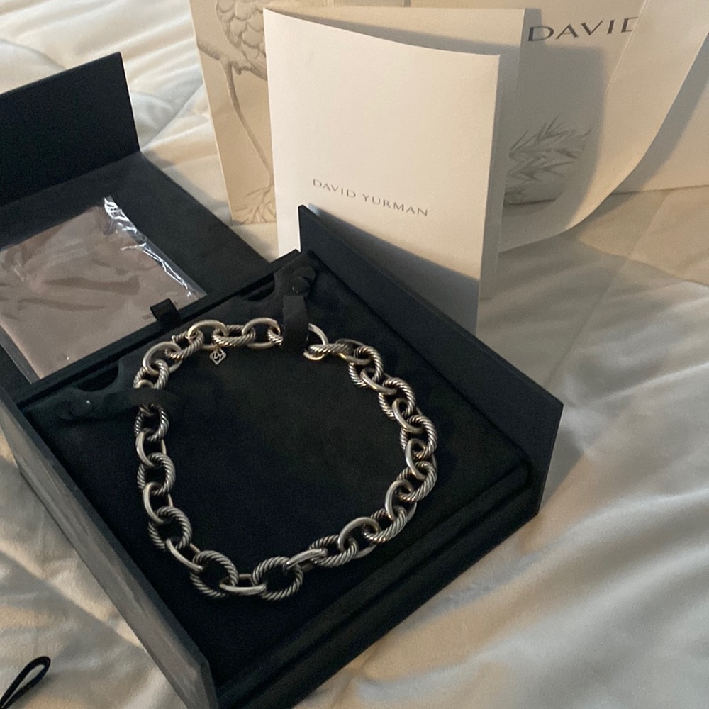 Gorgeous silver authentic David Yurman large link oval necklace. 17.5 in